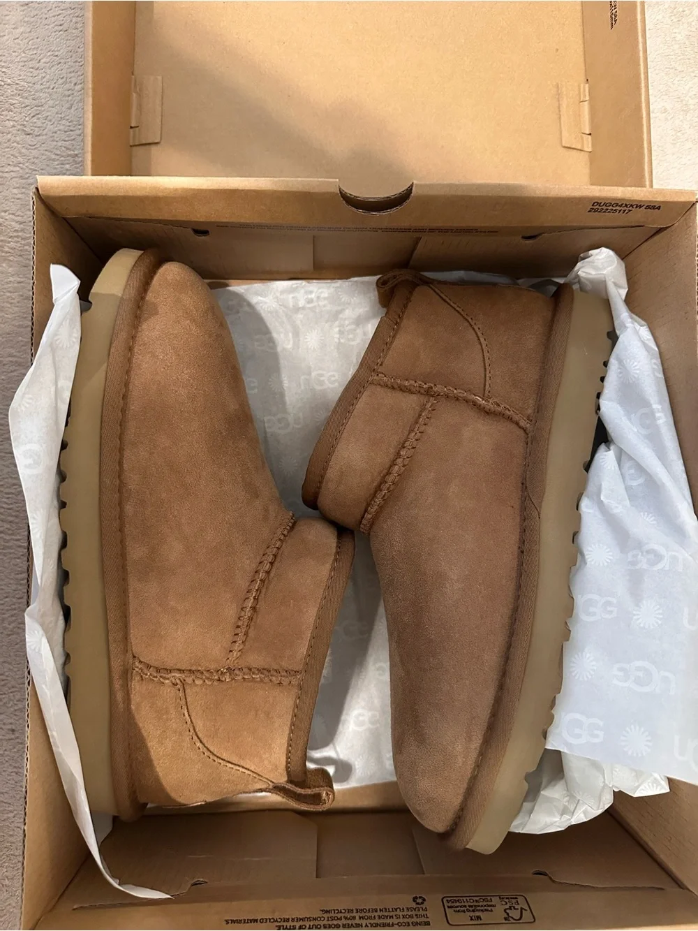 New UGG Classic Ultra Mini Boots Chestnut Size 7 in box - Picture 3 of 12